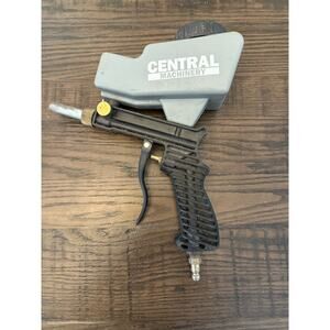 Central Machinery 18-Ounce Portable pneumatic Sand Blaster Gun